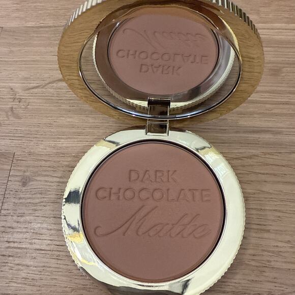 Too Faced Dark Chocolate Soleil Longwear Matte Bronzer - 0.28 oz / 8 g - Picture 2 of 4